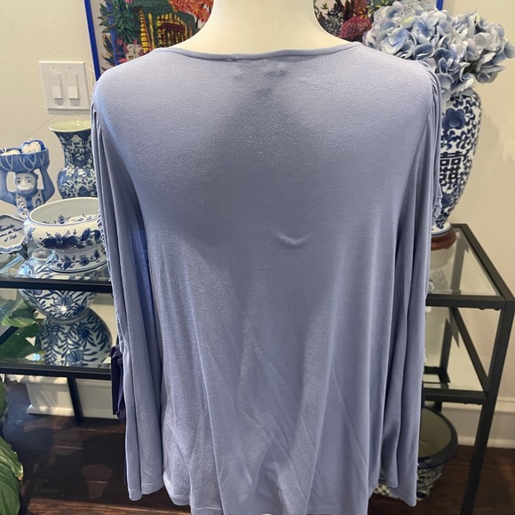 Blue top with cut out sleeves. Size medium - Picture 3 of 4